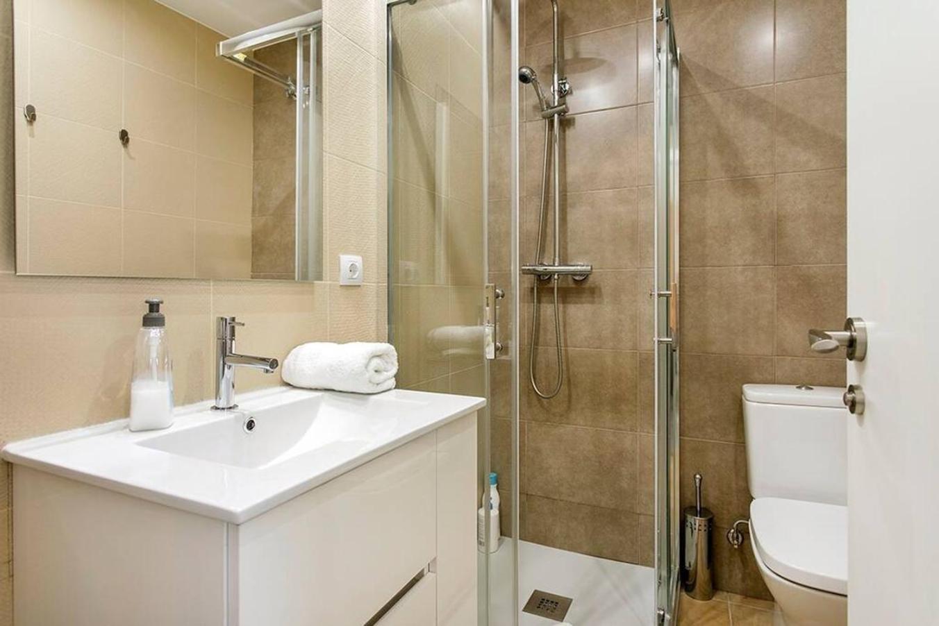 Cozy&New With Terrace Apartment L'Hospitalet de Llobregat Exterior photo