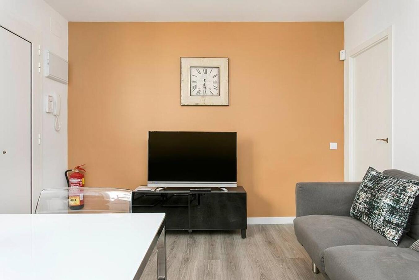 Cozy&New With Terrace Apartment L'Hospitalet de Llobregat Exterior photo